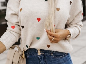 Amouraâ„¢ | Beige Dames Sweater met Hartjesprint