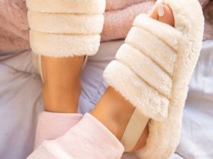 Velouraâ„¢ | Apricot Plush Slippers